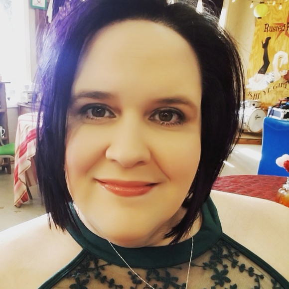 Meet your Posher, Kat - Picture 1 of 1